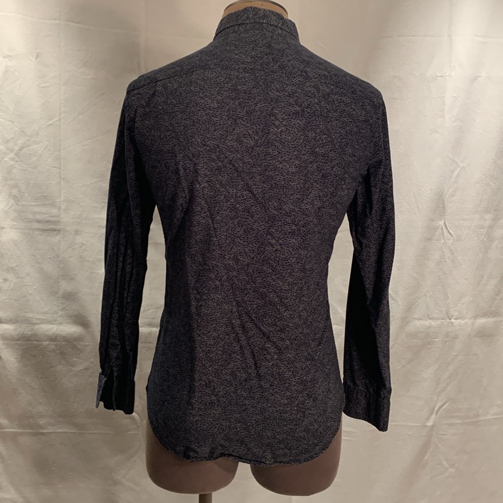 Club Monaco Navy wave pattern button down Size Small - Picture 4 of 6
